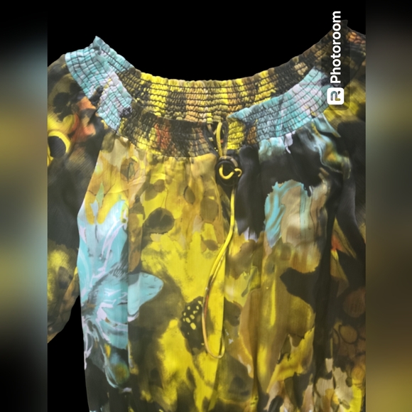 Essentials by Milano Blouse - Picture 3 of 4